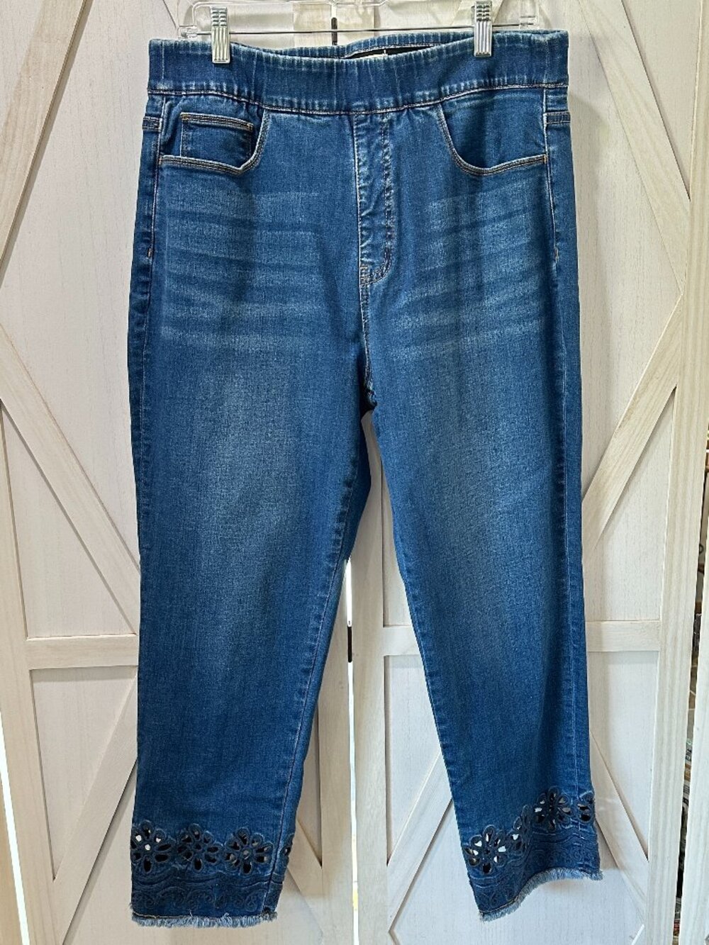 Soft Surroundings Pull-On Crop Jeans Embroidered Eyelet Hem Size PL Petite Large